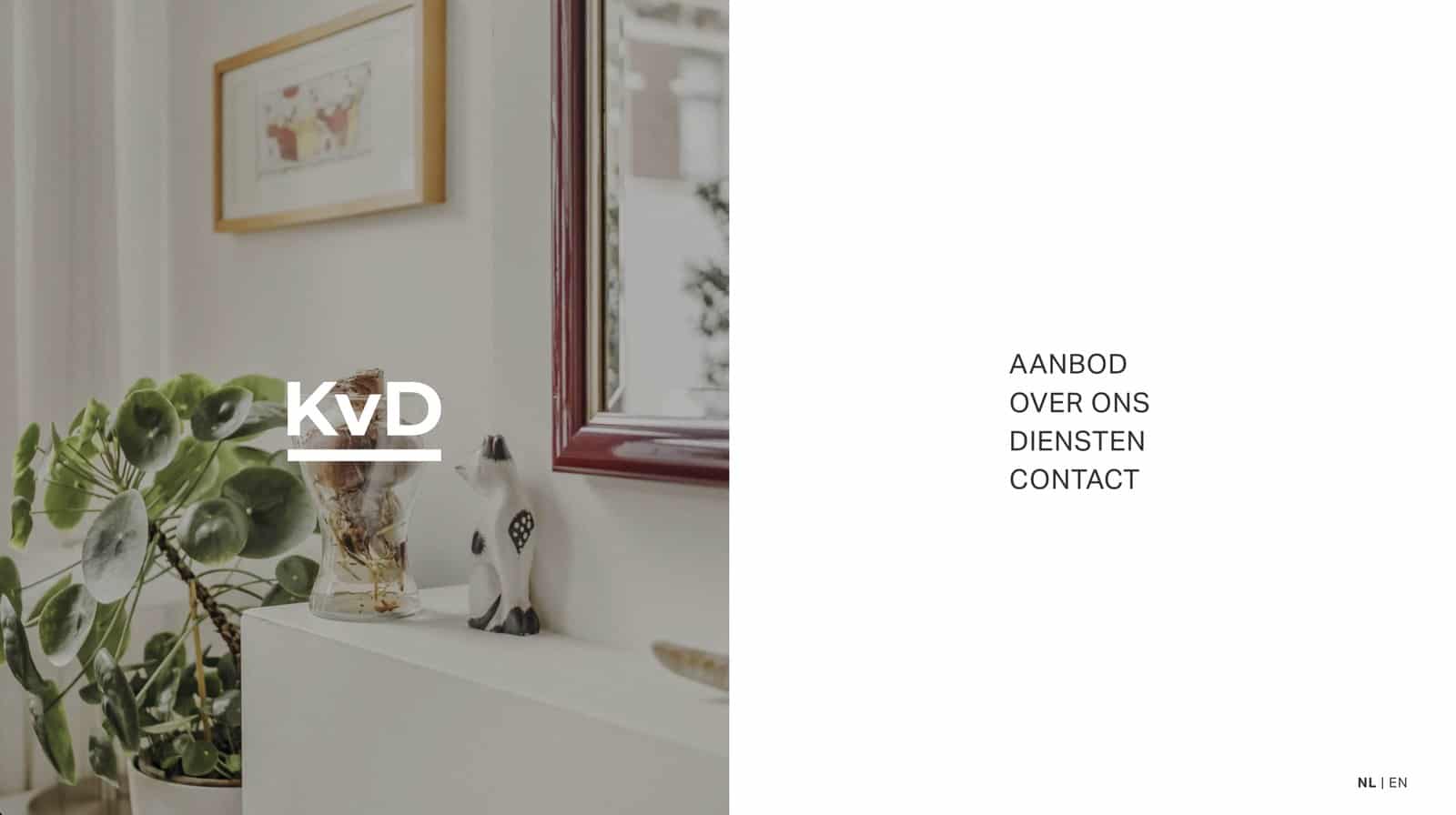 Webontwerp voor Kroon van Diest: menupagina met het KvD-monogram over een interieurfoto